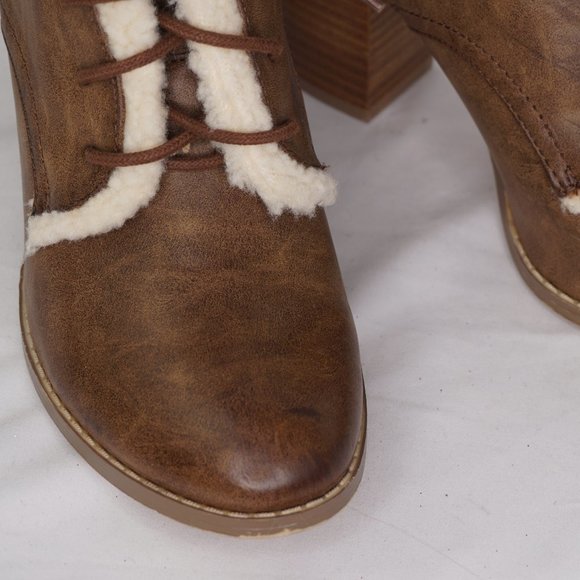 Restricted sherpa lined lace up ankle booties heel boots size 7.5 - Picture 2 of 8